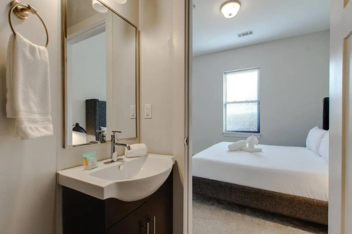 Apartment Contemporary Home Music Row Belmont Area Nashville United States
